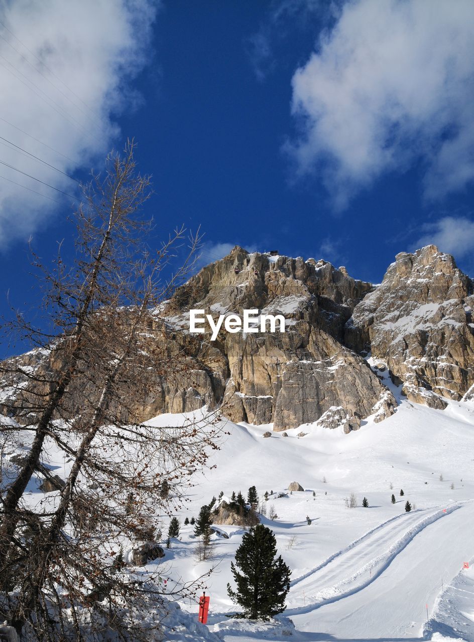 SCENIC VIEW OF MOUNTAIN AGAINST SKY