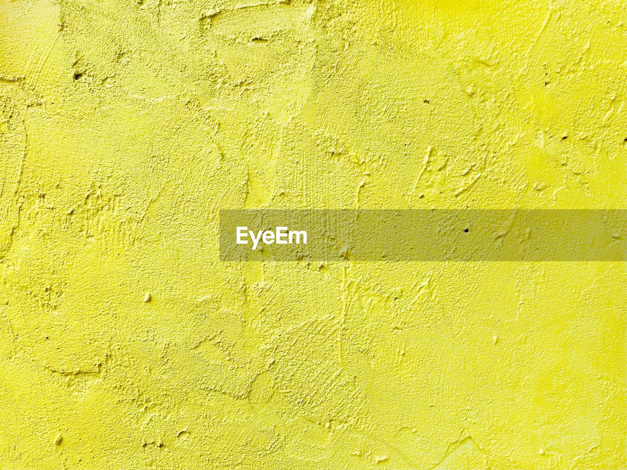 FULL FRAME OF YELLOW WALL