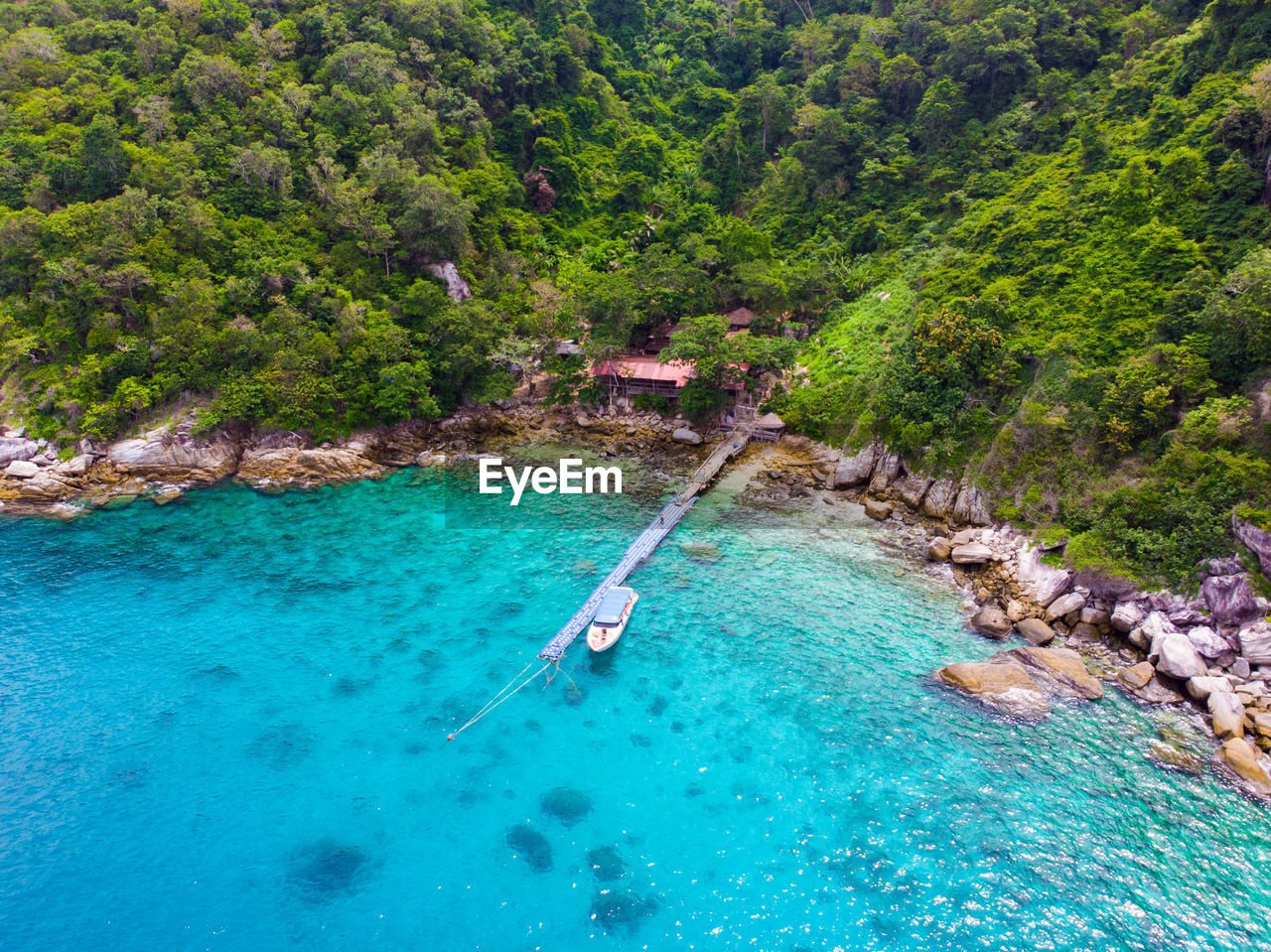 HIGH ANGLE VIEW OF PEOPLE ON SEA