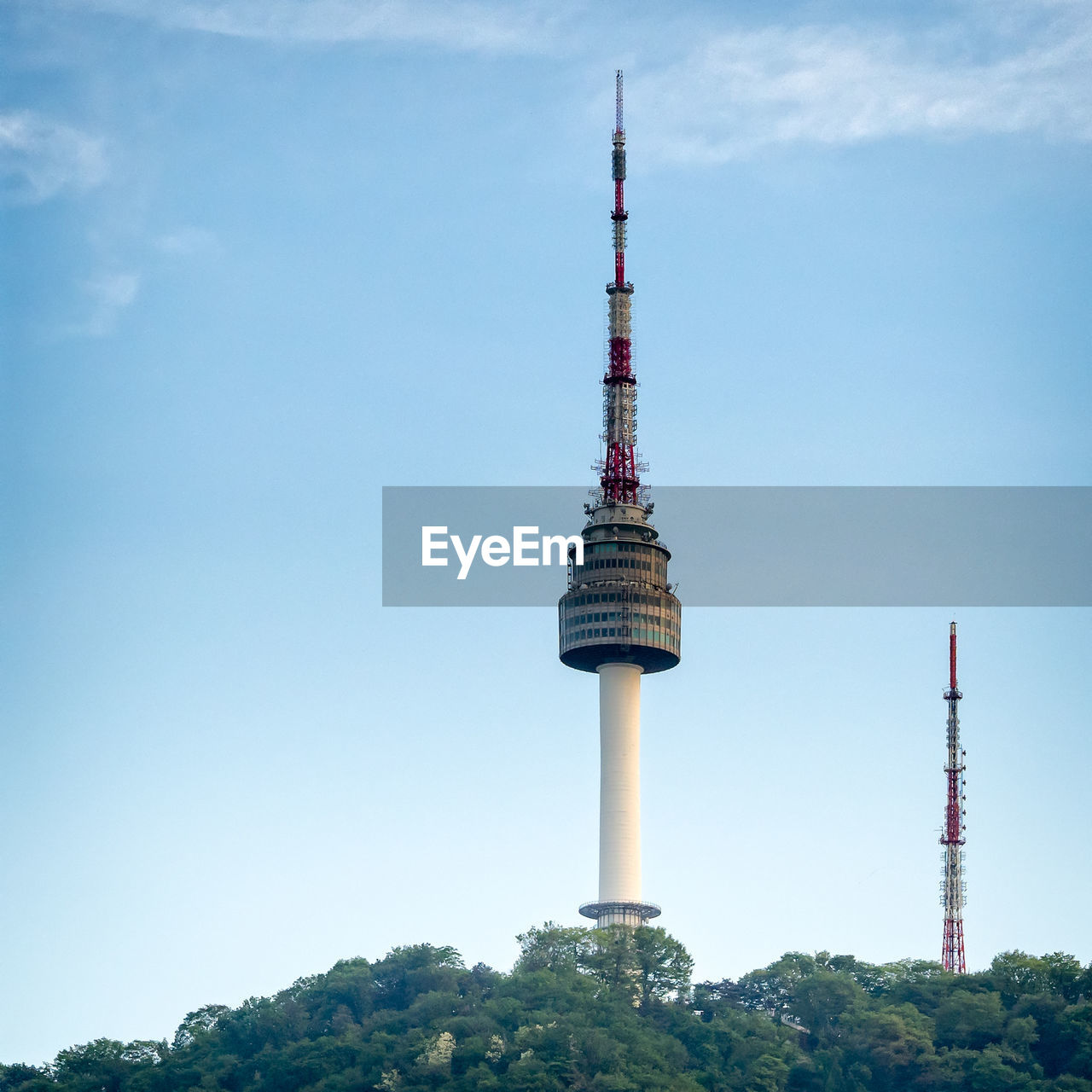 LOW ANGLE VIEW OF FERNSEHTURM TOWER