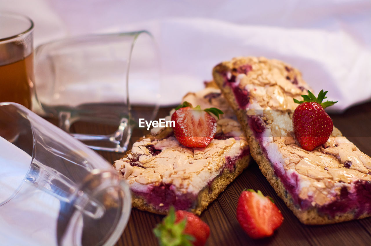 CLOSE-UP OF BREAKFAST IN PLATE