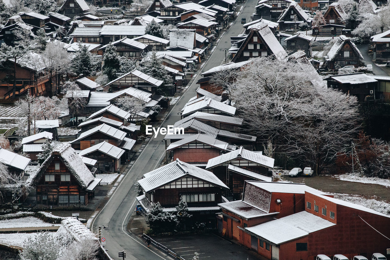 HIGH ANGLE VIEW OF HOUSES AND TREES IN CITY