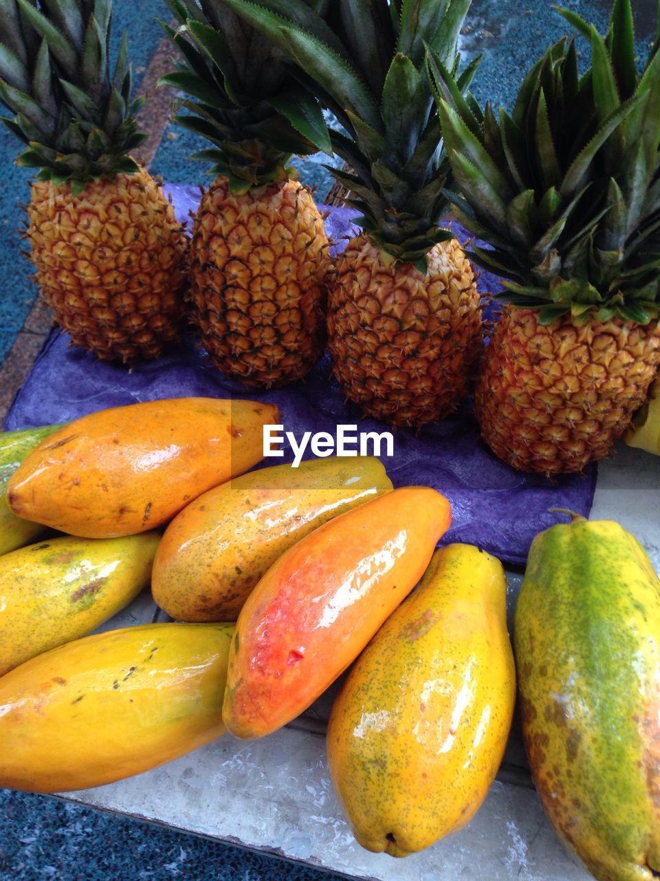 CLOSE-UP OF FRUITS AT MARKET