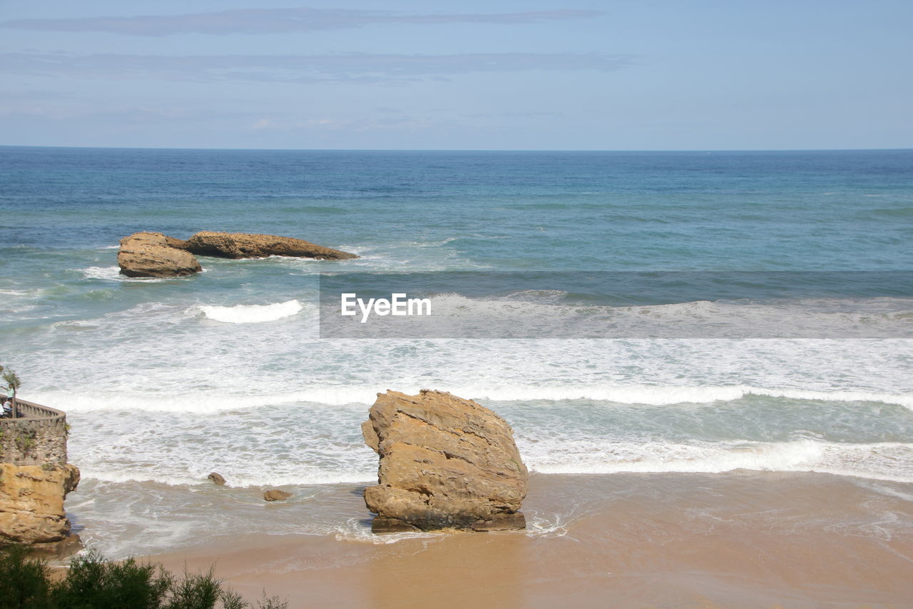 ROCKS ON SHORE AGAINST SEA