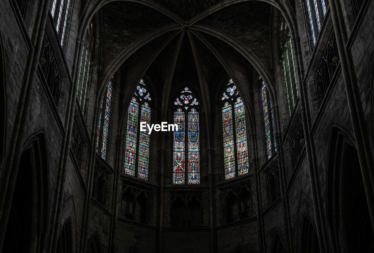 LOW ANGLE VIEW OF GLASS WINDOW IN TEMPLE BUILDING