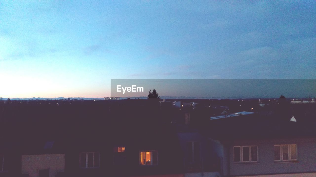 VIEW OF CITYSCAPE AGAINST SKY