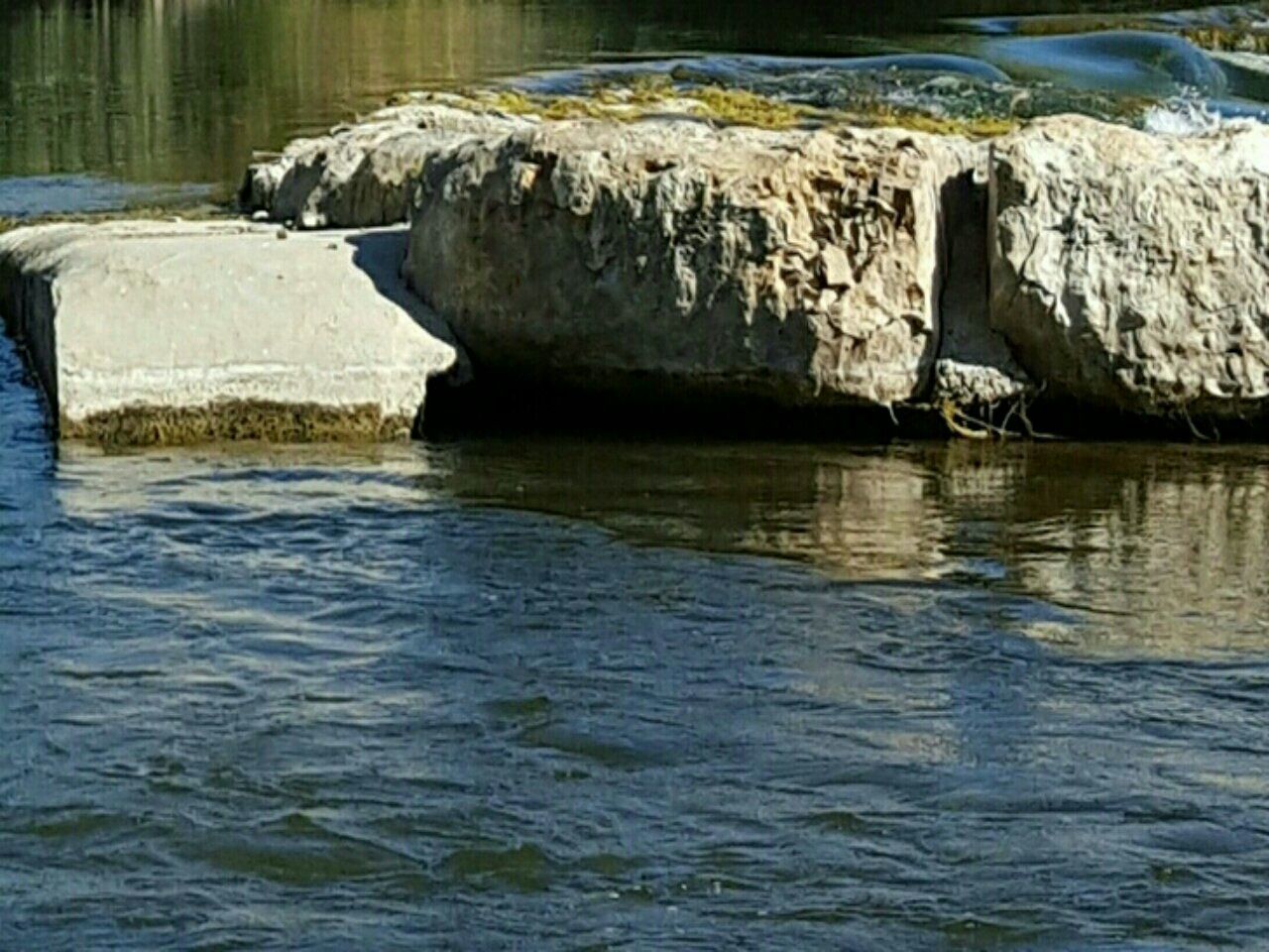 VIEW OF ROCKS IN WATER