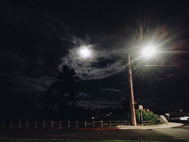 STREET LIGHT AT NIGHT