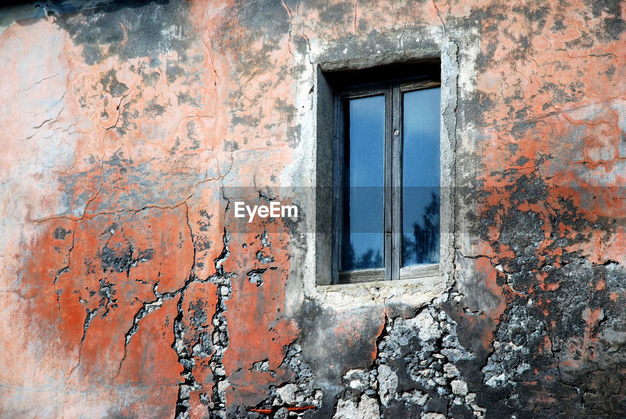 WINDOW ON OLD BUILDING