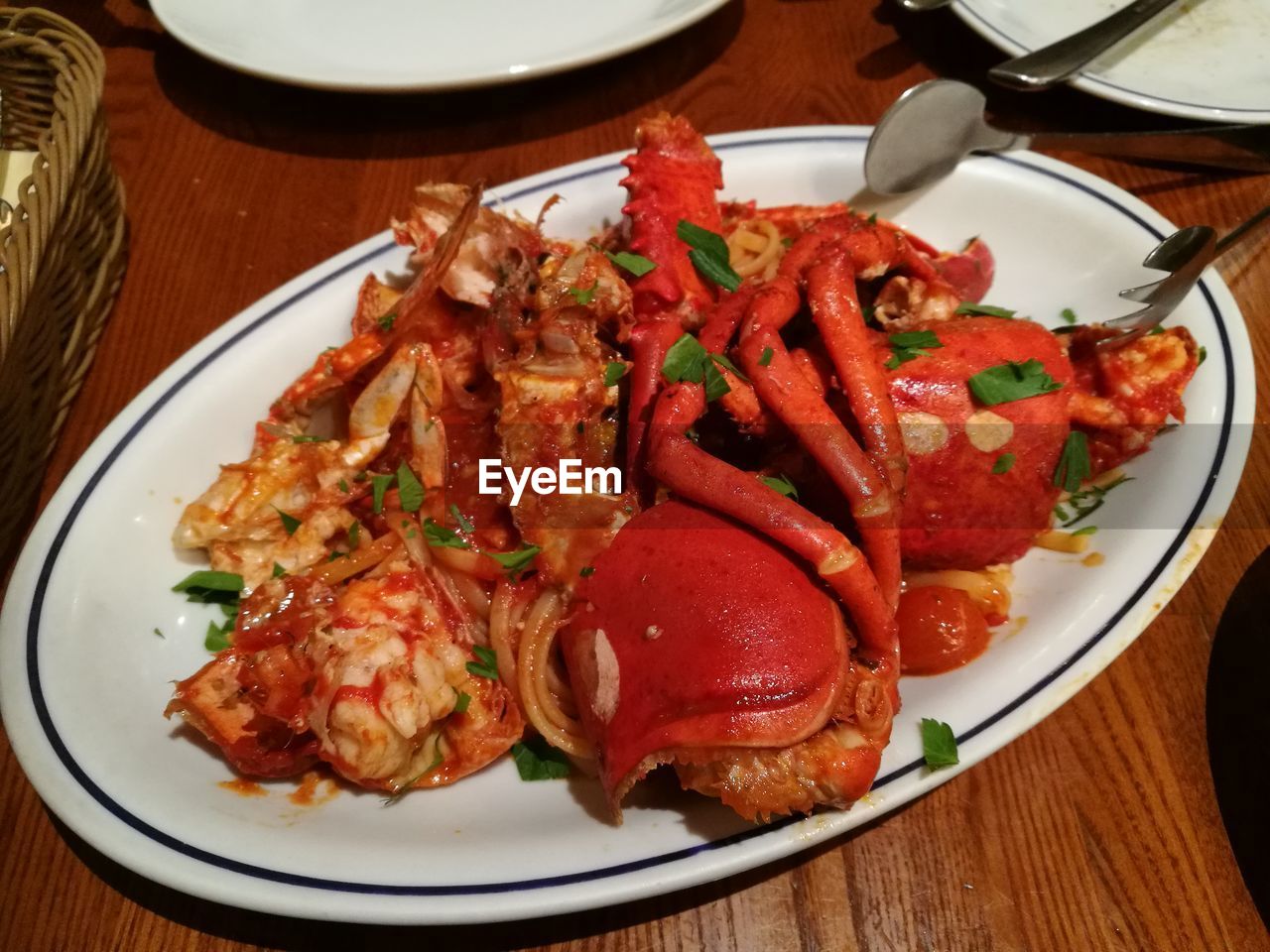 HIGH ANGLE VIEW OF FOOD IN PLATE ON TABLE