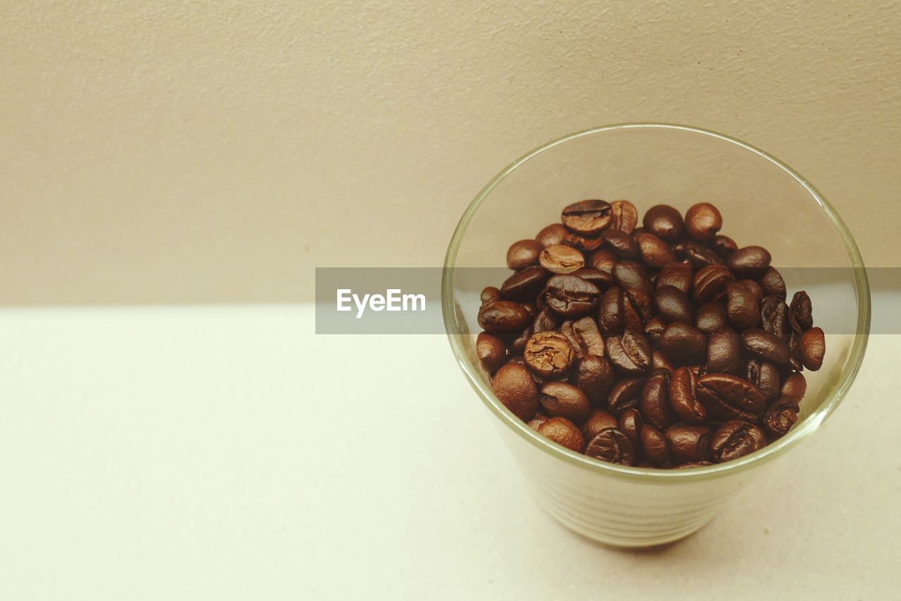 CLOSE-UP OF COFFEE BEANS IN BOWL