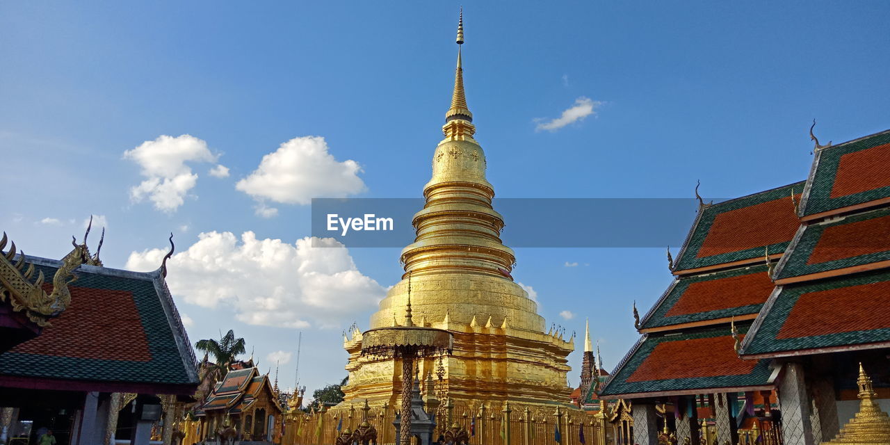 LOW ANGLE VIEW OF TRADITIONAL BUILDING AGAINST SKY