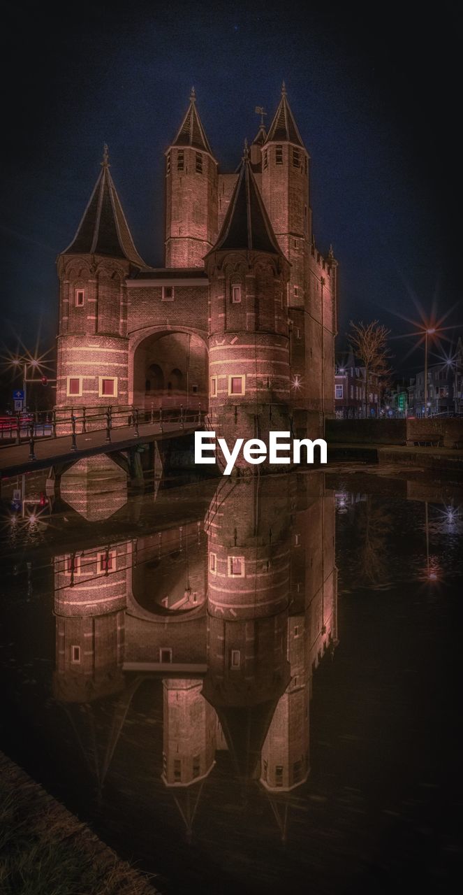 City gate haarlem
at night


