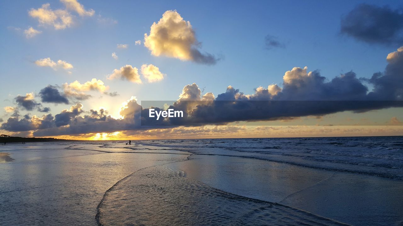 sky, water, sea, cloud, beauty in nature, land, scenics - nature, sunset, horizon, nature, beach, shore, reflection, dawn, ocean, environment, tranquility, sunlight, landscape, body of water, wave, travel destinations, coast, travel, tranquil scene, evening, seascape, no people, outdoors, sand, blue, dramatic sky, holiday, vacation, sun, wind wave, trip, panoramic, idyllic, horizon over water, tourism, coastline, island, summer