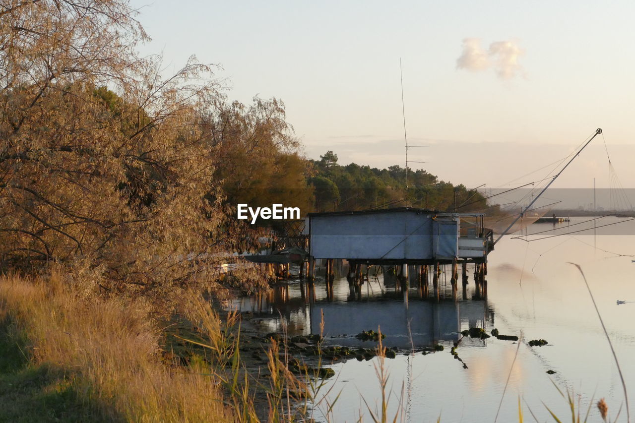 Floting fisherman house