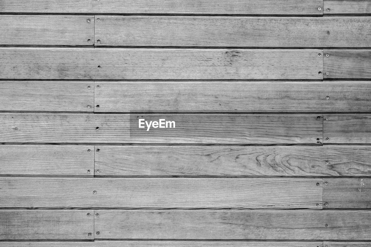 FULL FRAME SHOT OF WOODEN PLANKS