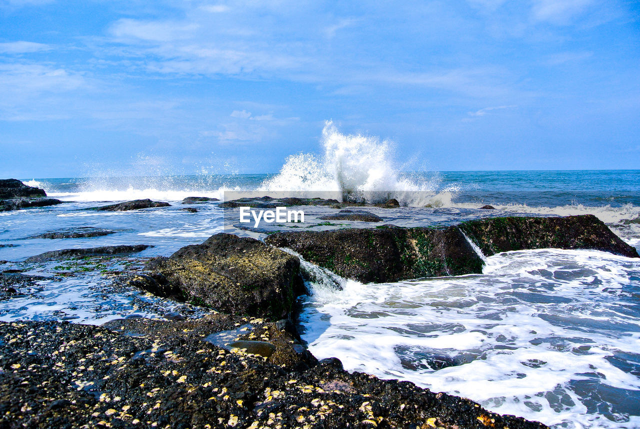 Waves splashing on rocks