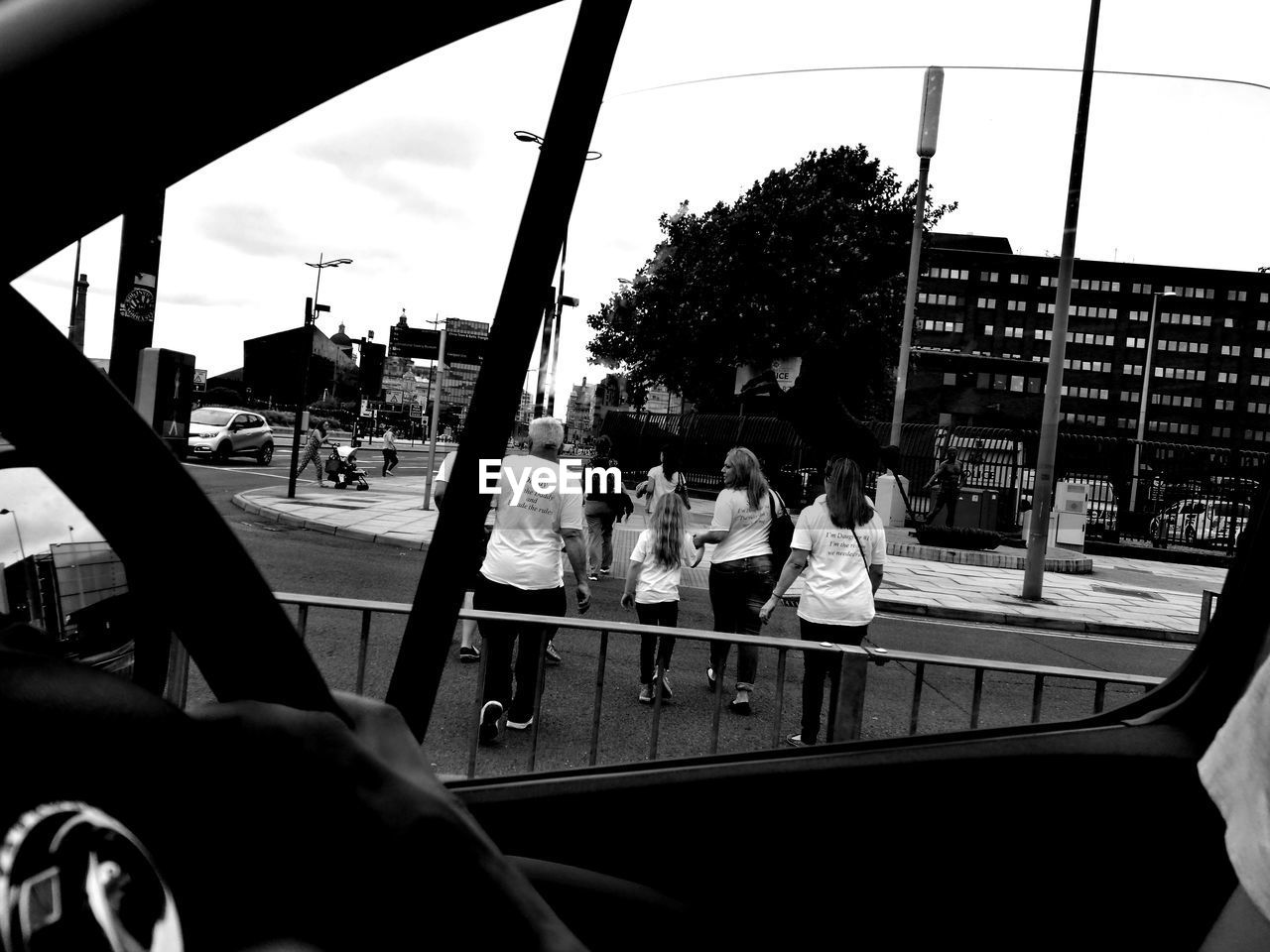 REAR VIEW OF MAN LOOKING AT CITY