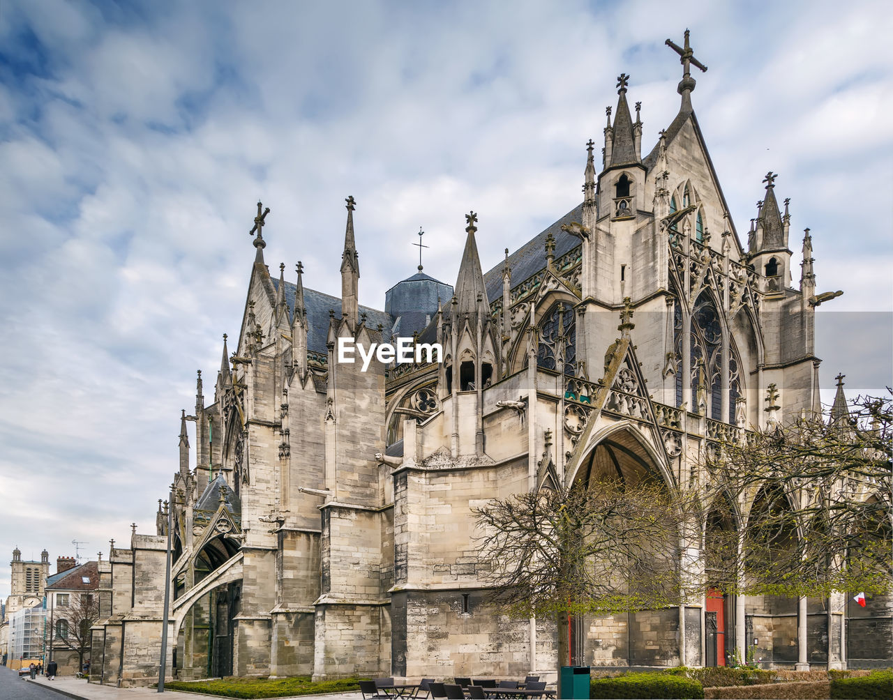 LOW ANGLE VIEW OF CHURCH AGAINST SKY