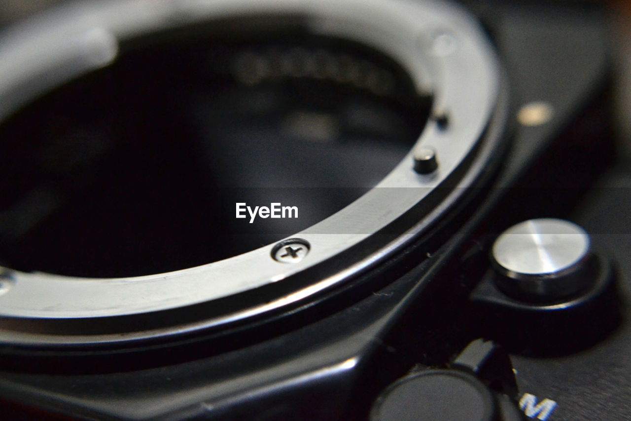 CLOSE-UP VIEW OF ELECTRIC FAN