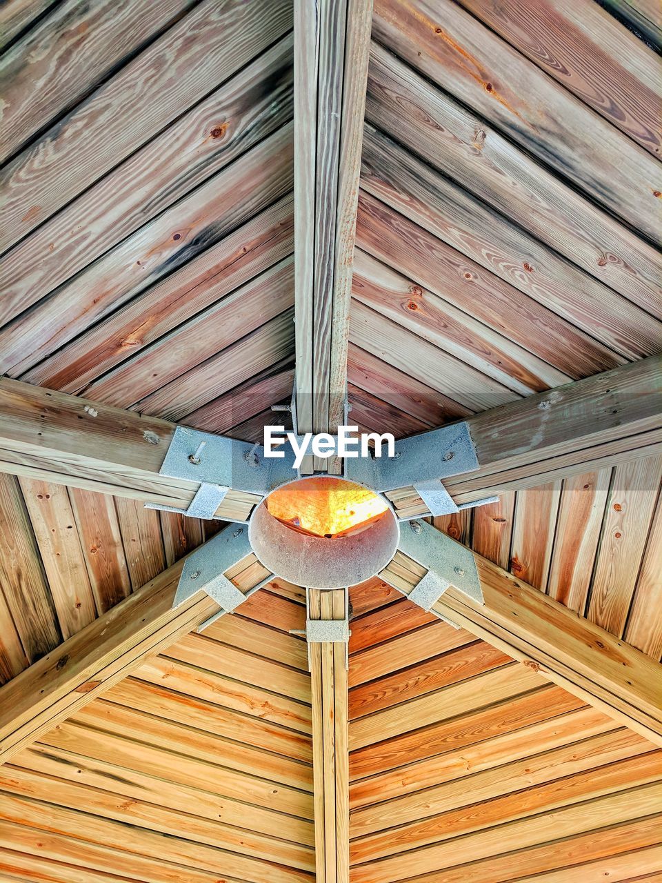 HIGH ANGLE VIEW OF BREAD ON ROOF