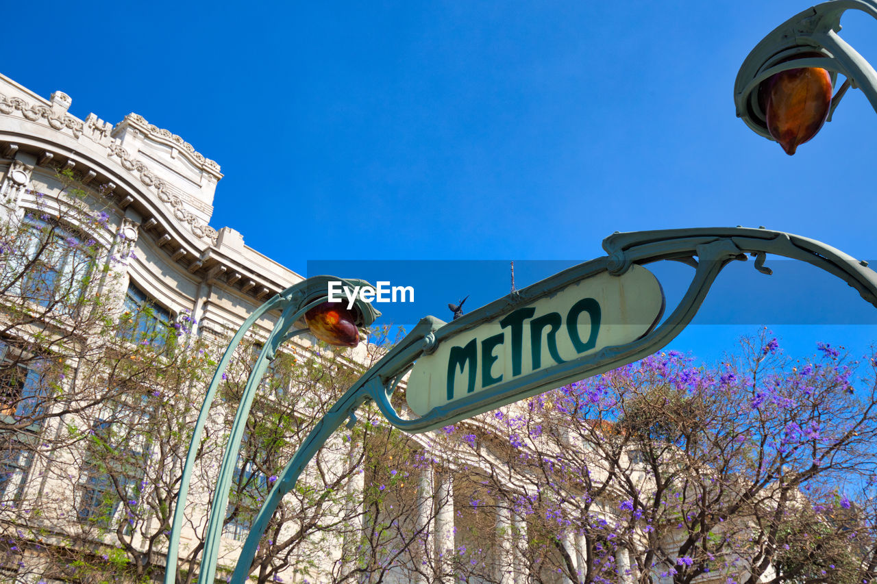 LOW ANGLE VIEW OF ROAD SIGN AGAINST CLEAR BLUE SKY