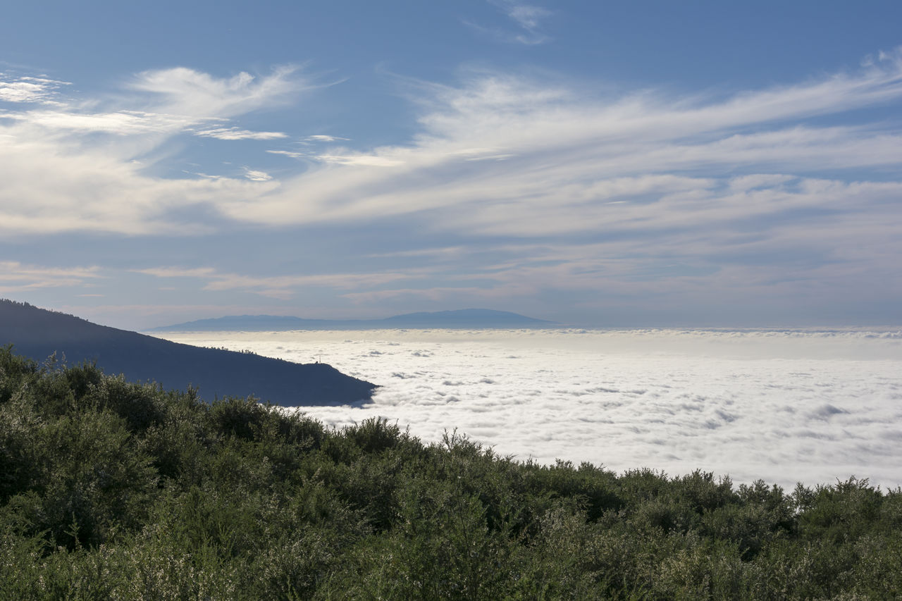 SCENIC VIEW OF SEA AND MOUNTAIN AGAINST SKY