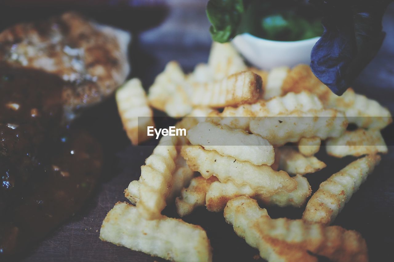 CLOSE-UP OF FOOD IN TRAY