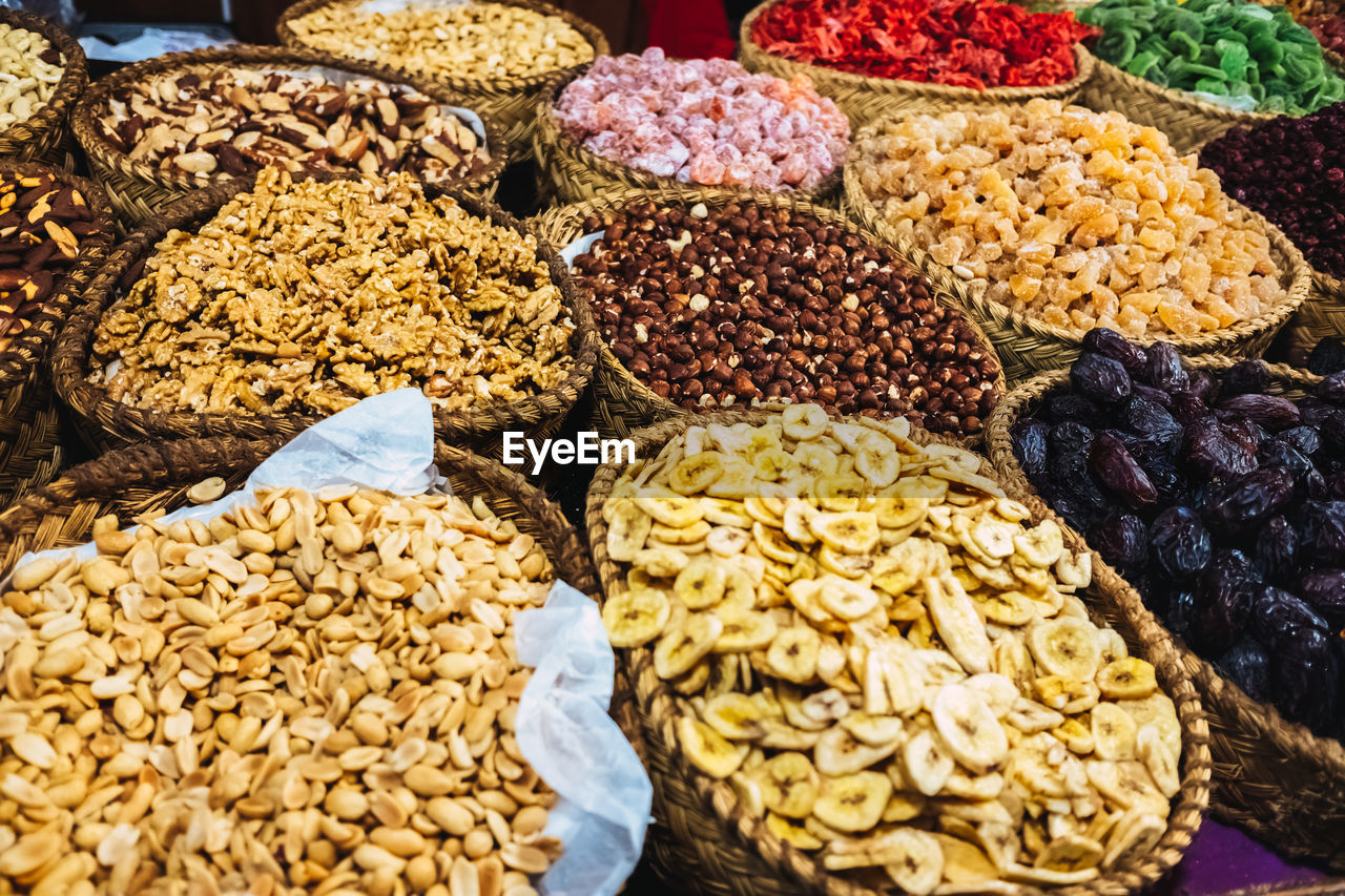 CLOSE-UP OF FRUITS FOR SALE IN MARKET