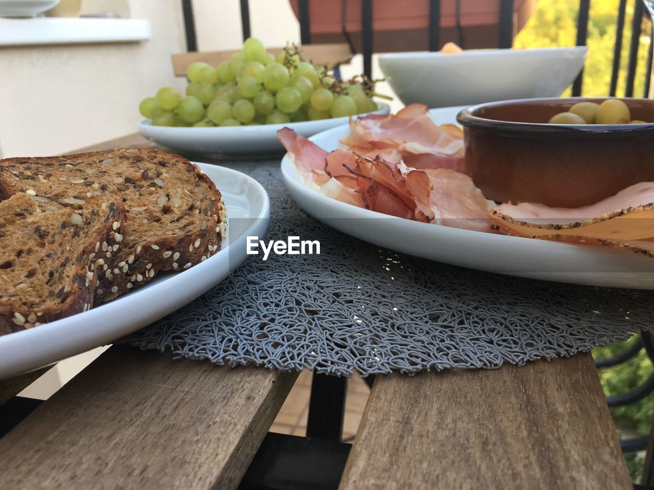 CLOSE-UP OF FOOD SERVED IN PLATE