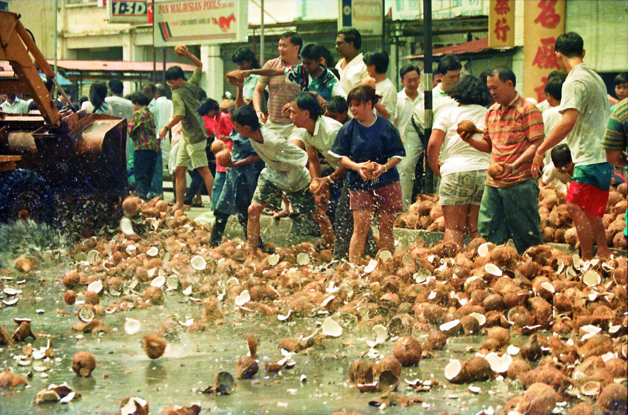 PEOPLE IN MARKET