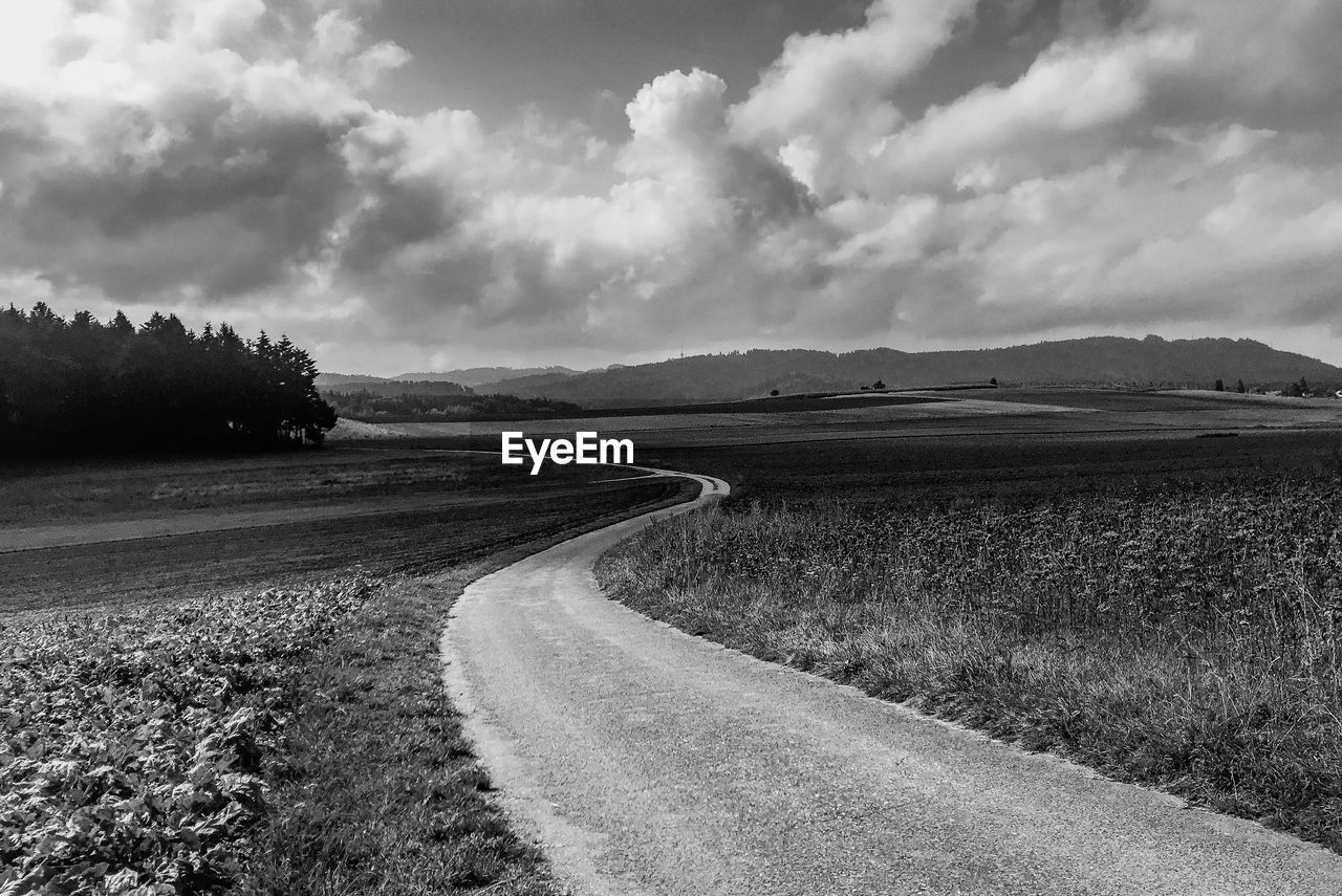 SCENIC VIEW OF ROAD AGAINST SKY