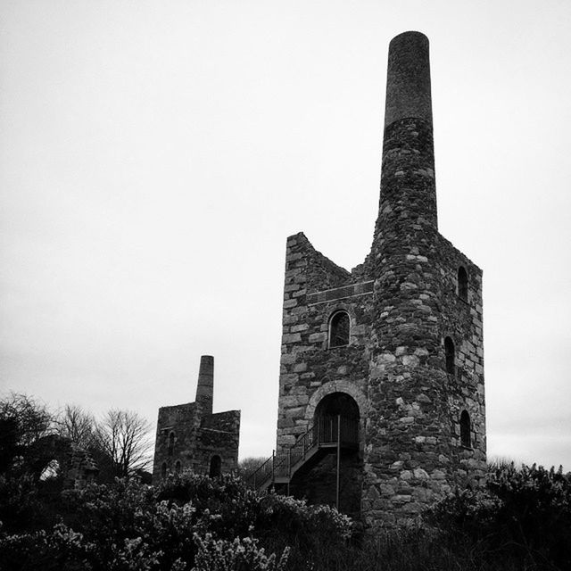 LOW ANGLE VIEW OF OLD BUILT STRUCTURE