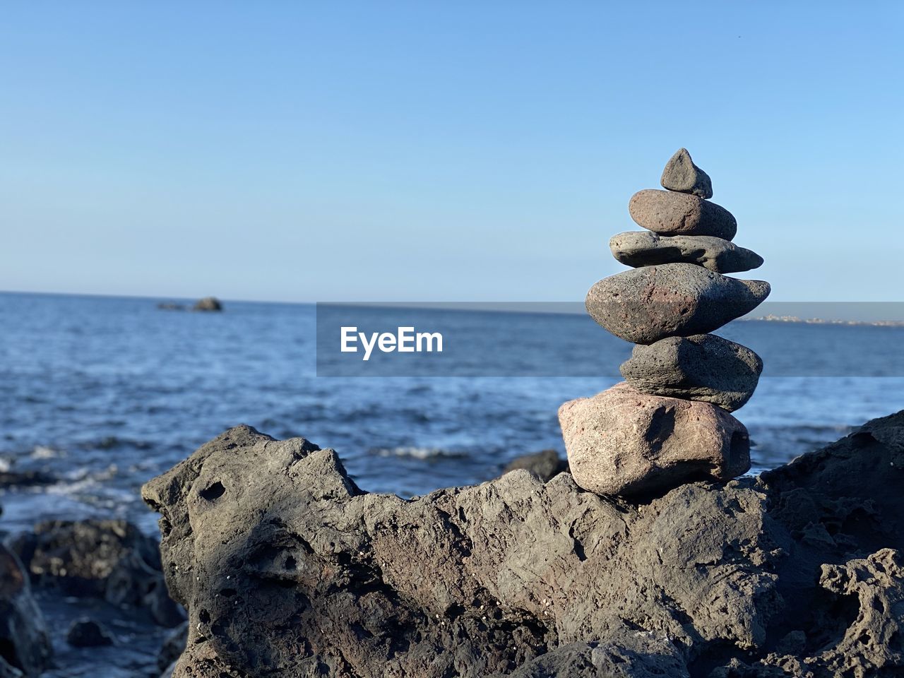STACK OF ROCKS ON SHORE AGAINST SEA
