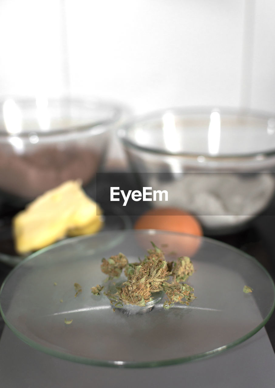 CLOSE-UP OF MEAT IN BOWL