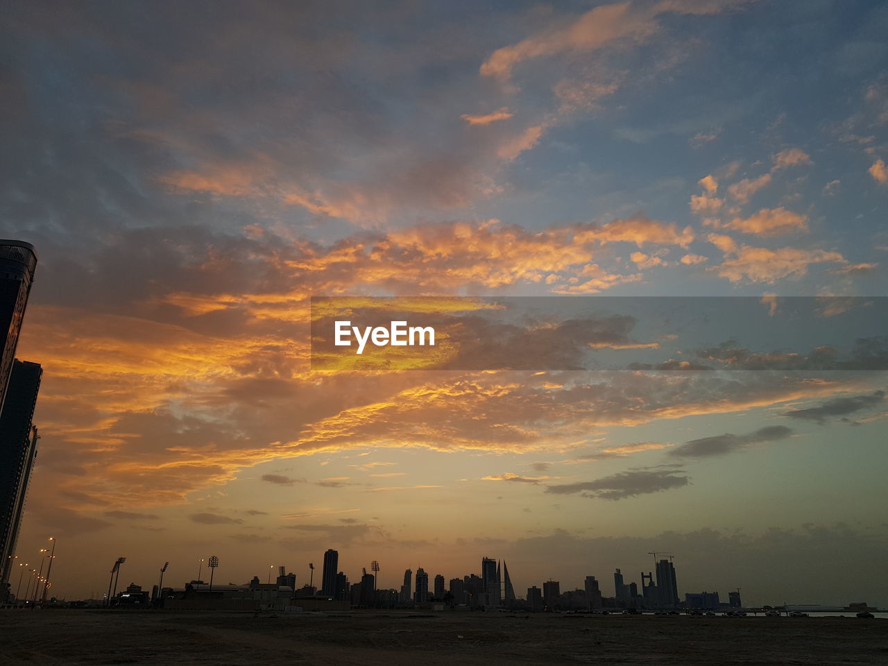 SILHOUETTE CITY BUILDINGS AGAINST SKY DURING SUNSET