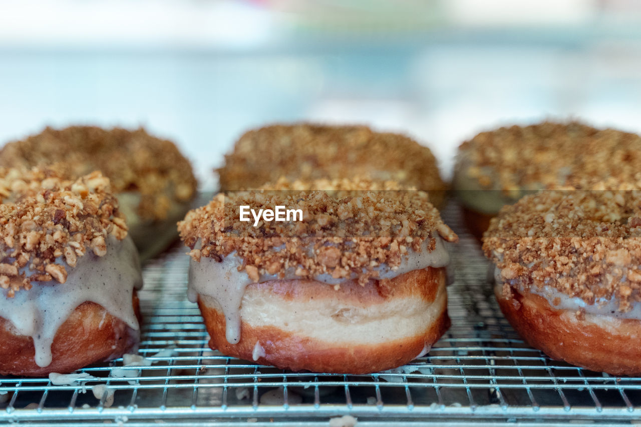 CLOSE-UP OF MEAT ON TRAY