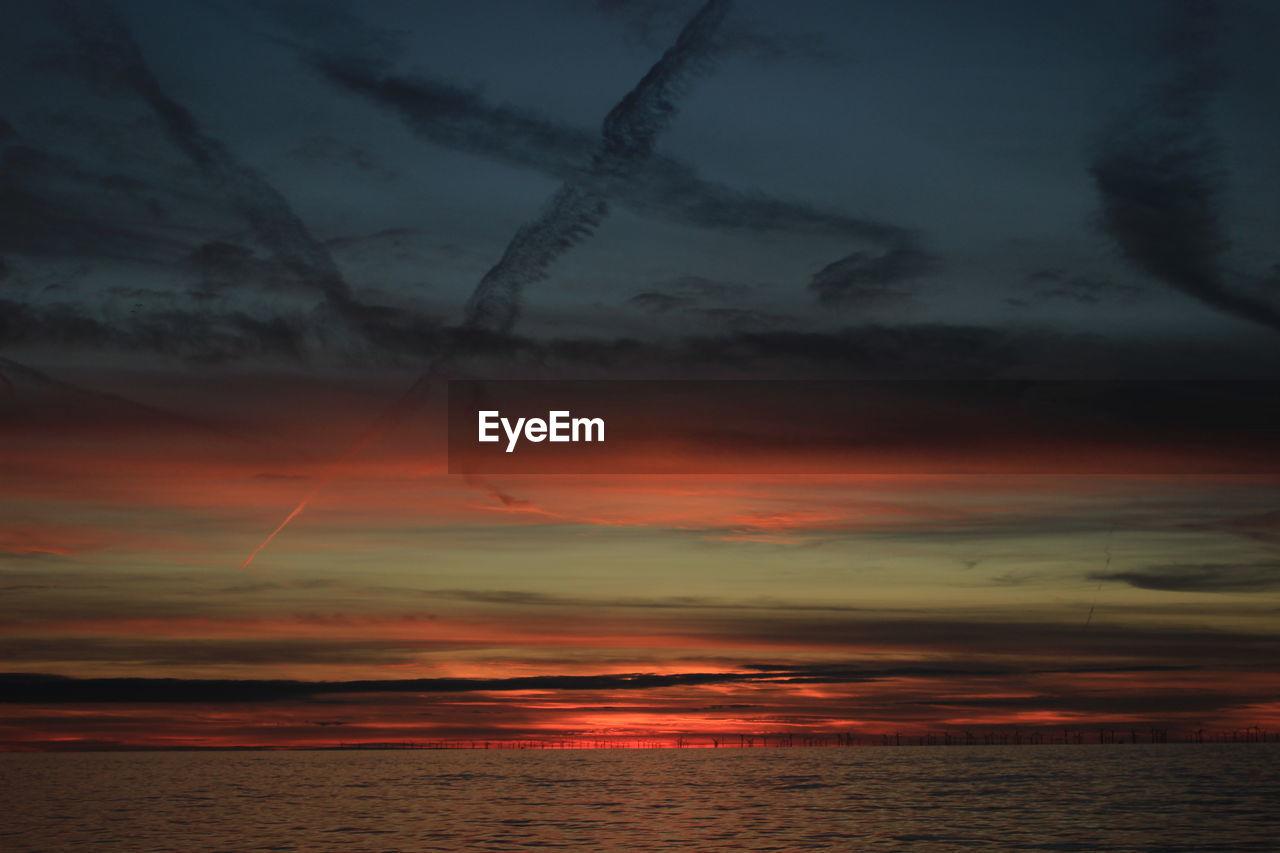 SCENIC VIEW OF DRAMATIC SKY OVER SEA