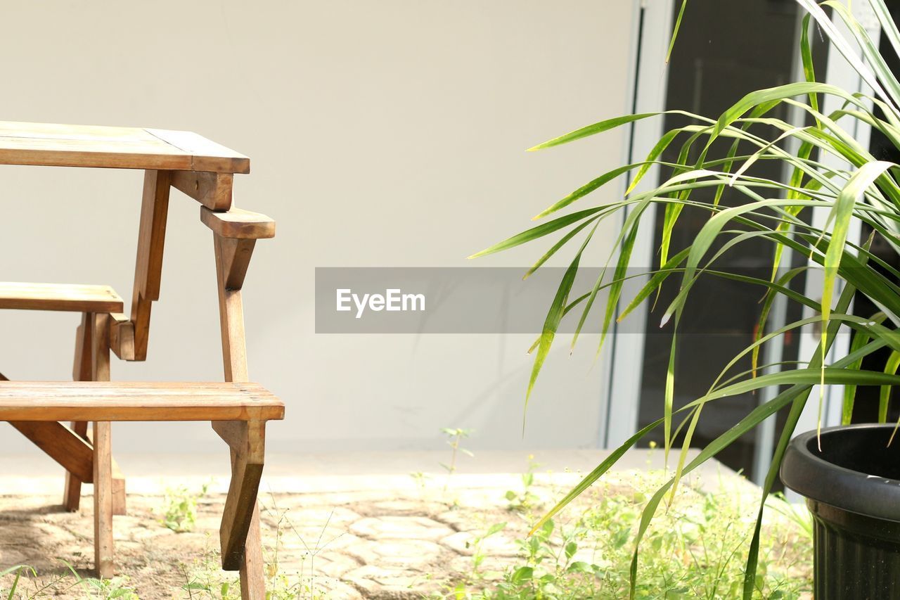 CLOSE-UP OF CHAIRS AND TABLE