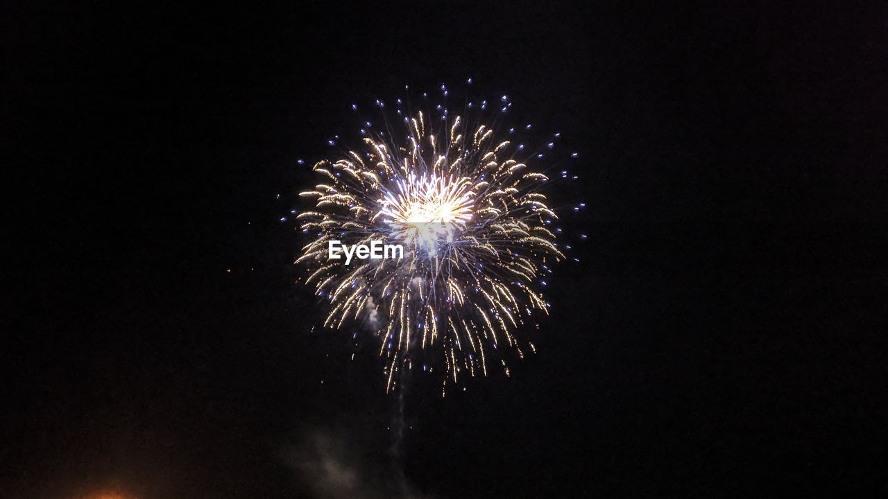 LOW ANGLE VIEW OF FIREWORK DISPLAY IN SKY