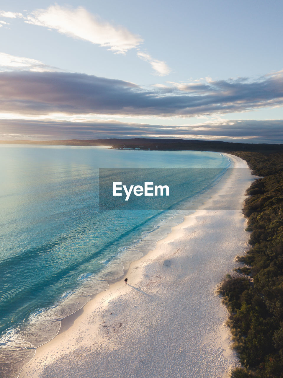 Stroll at sunrise, hyams beach