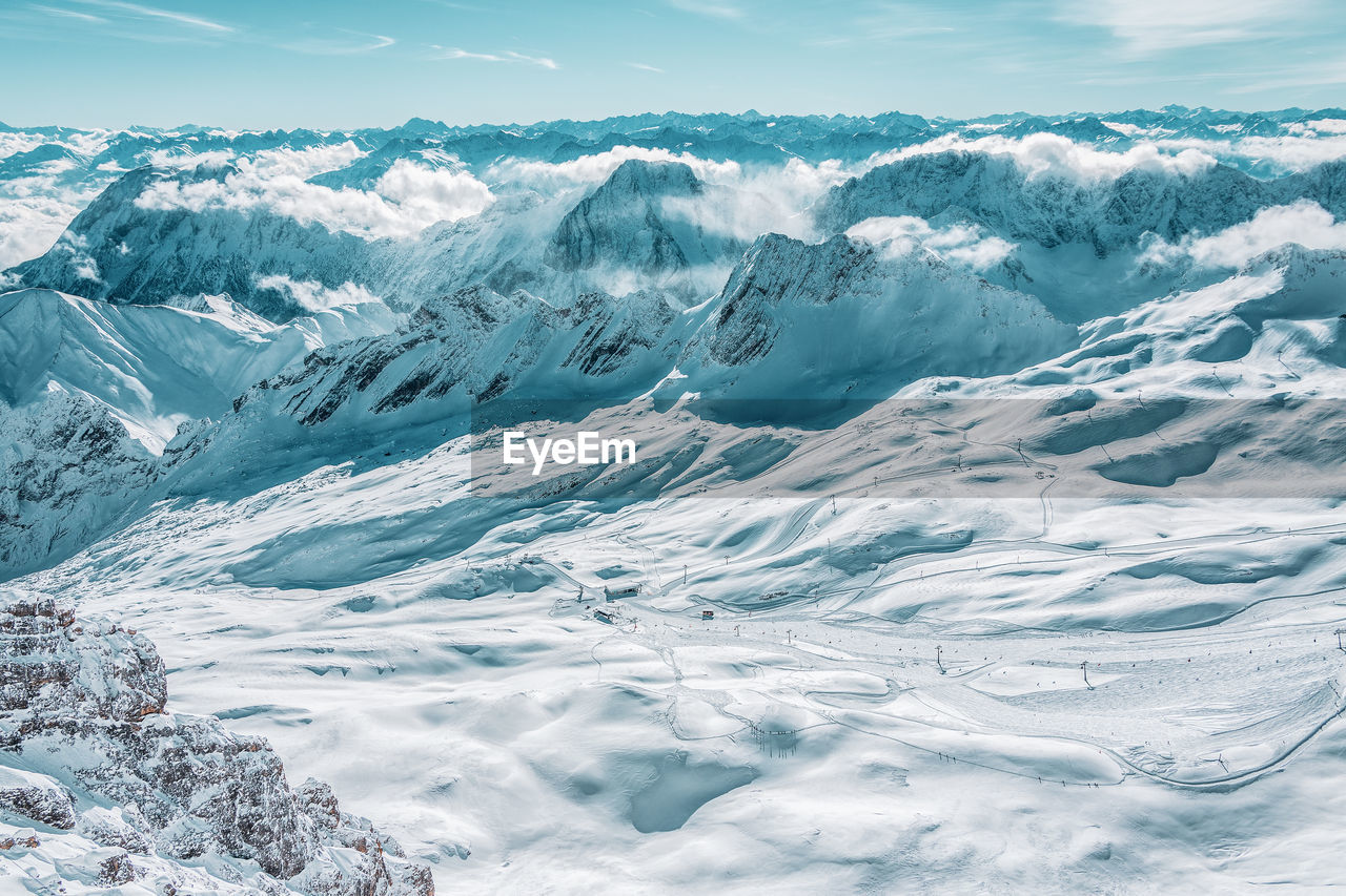 Mountain panorama from the viewing platform on the zugspitze. german and austrian ski areas.