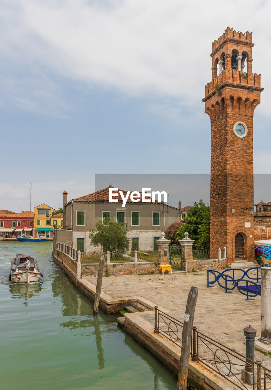 VIEW OF BUILDINGS AT WATERFRONT