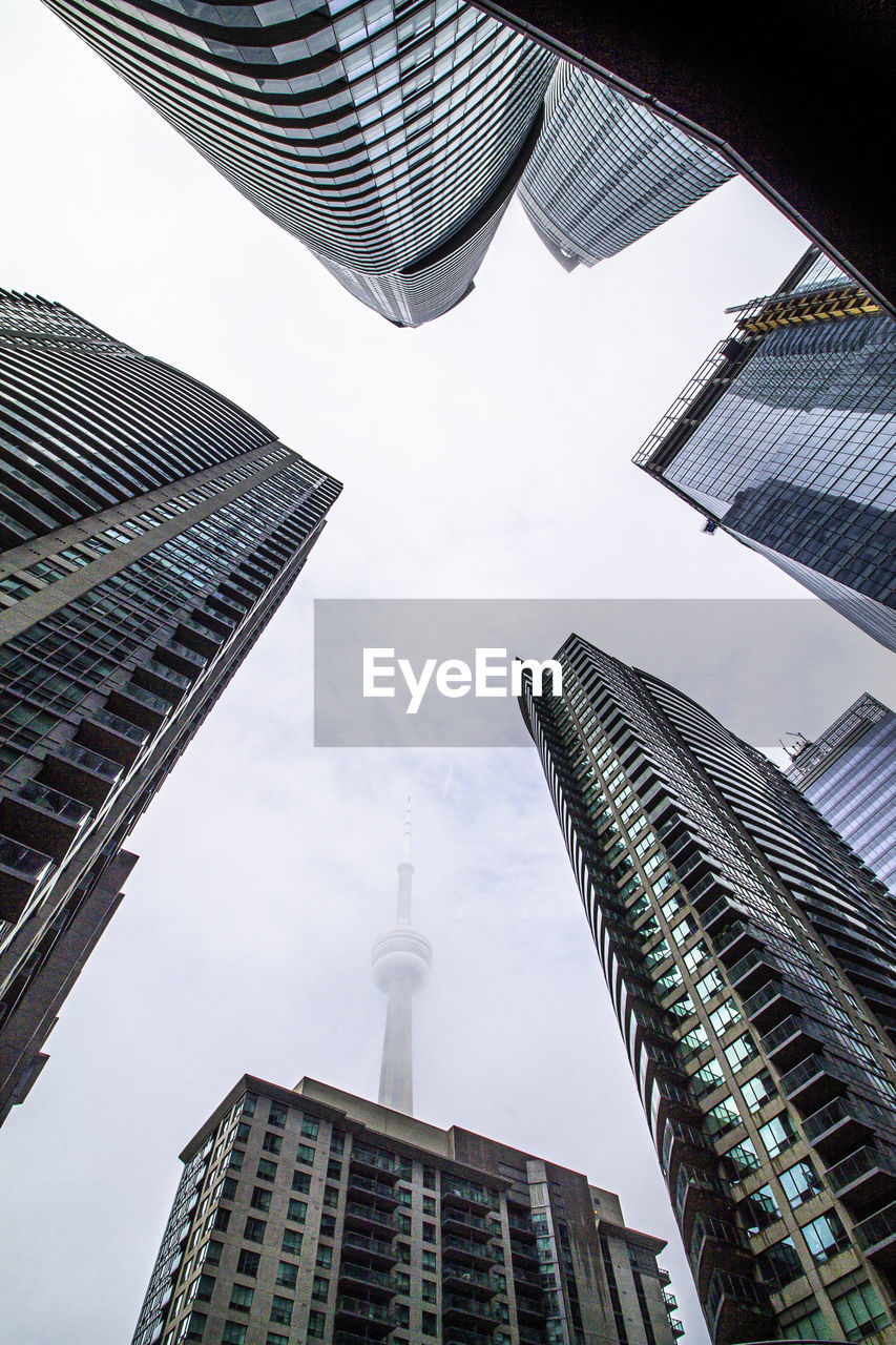 LOW ANGLE VIEW OF MODERN BUILDING AGAINST SKY