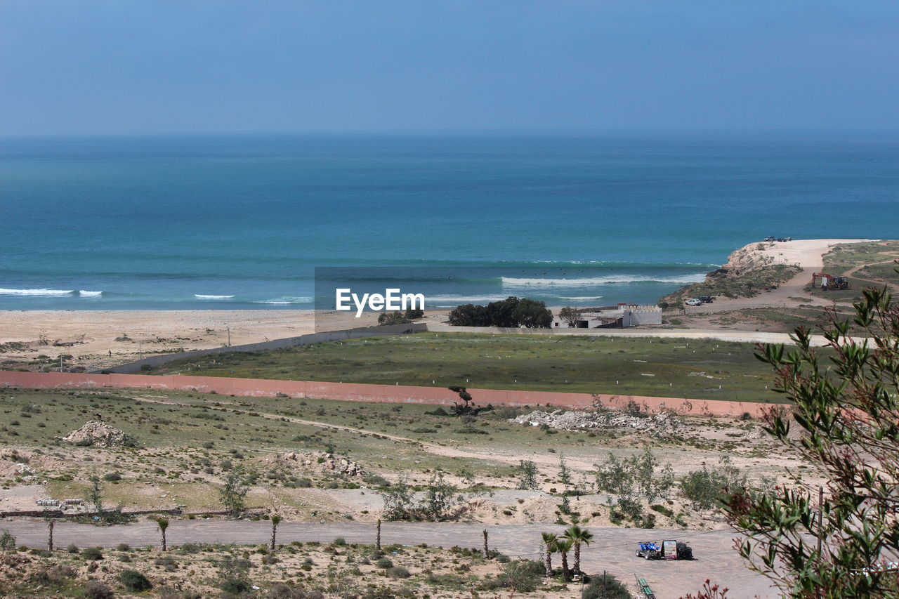 HIGH ANGLE VIEW OF SEA AGAINST SKY