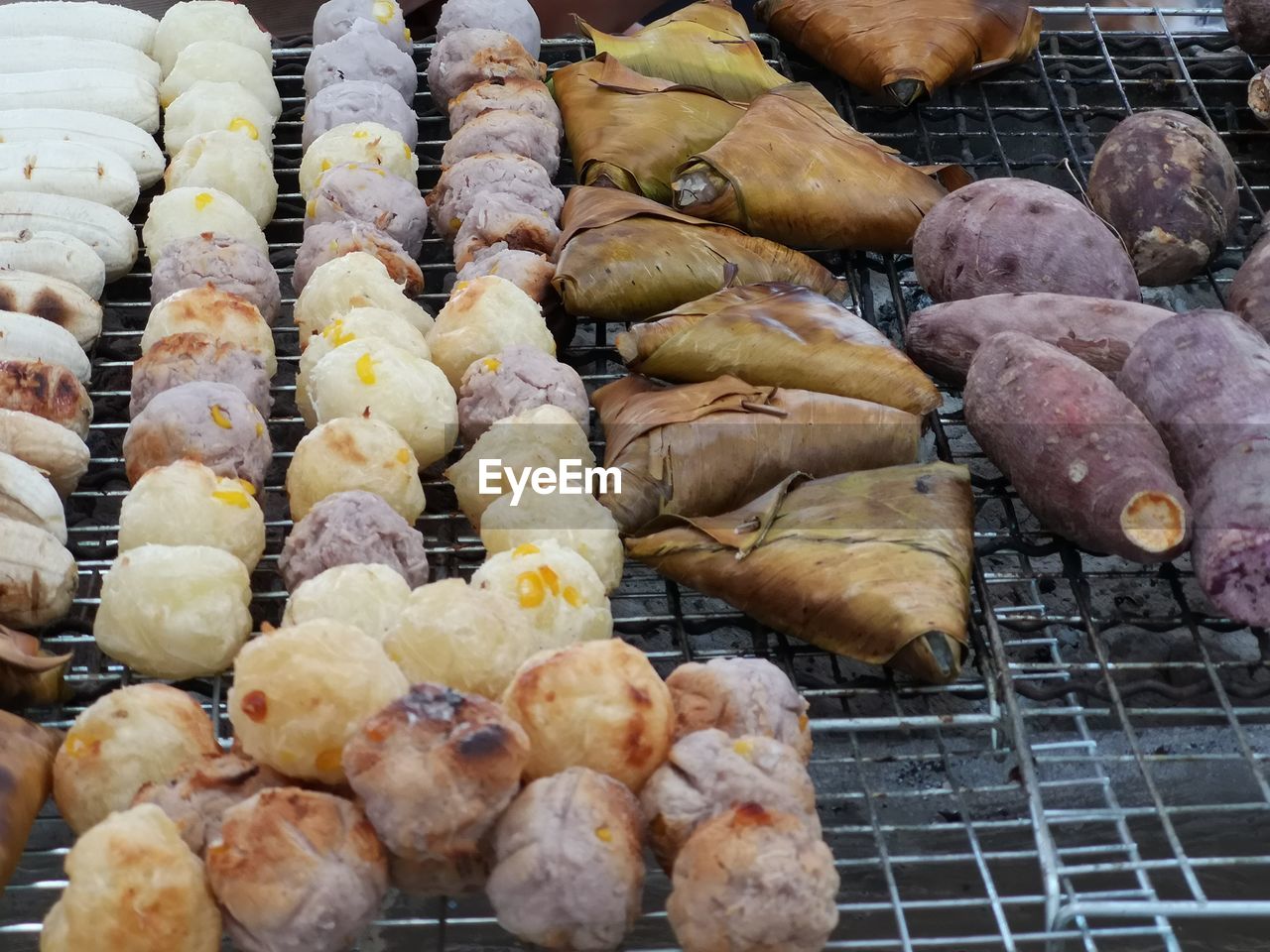 HIGH ANGLE VIEW OF VEGETABLES ON GRILL