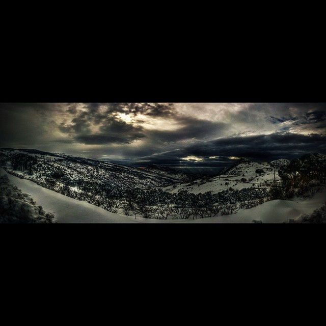 SCENIC VIEW OF SNOW COVERED MOUNTAINS AGAINST SKY