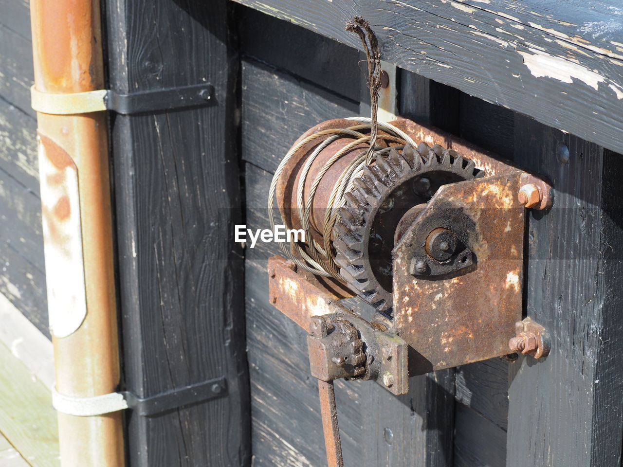 CLOSE-UP OF RUSTY OLD DOOR