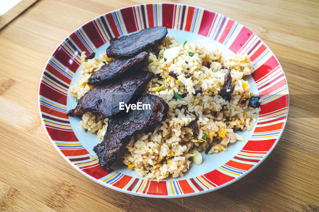 HIGH ANGLE VIEW OF BREAKFAST IN PLATE