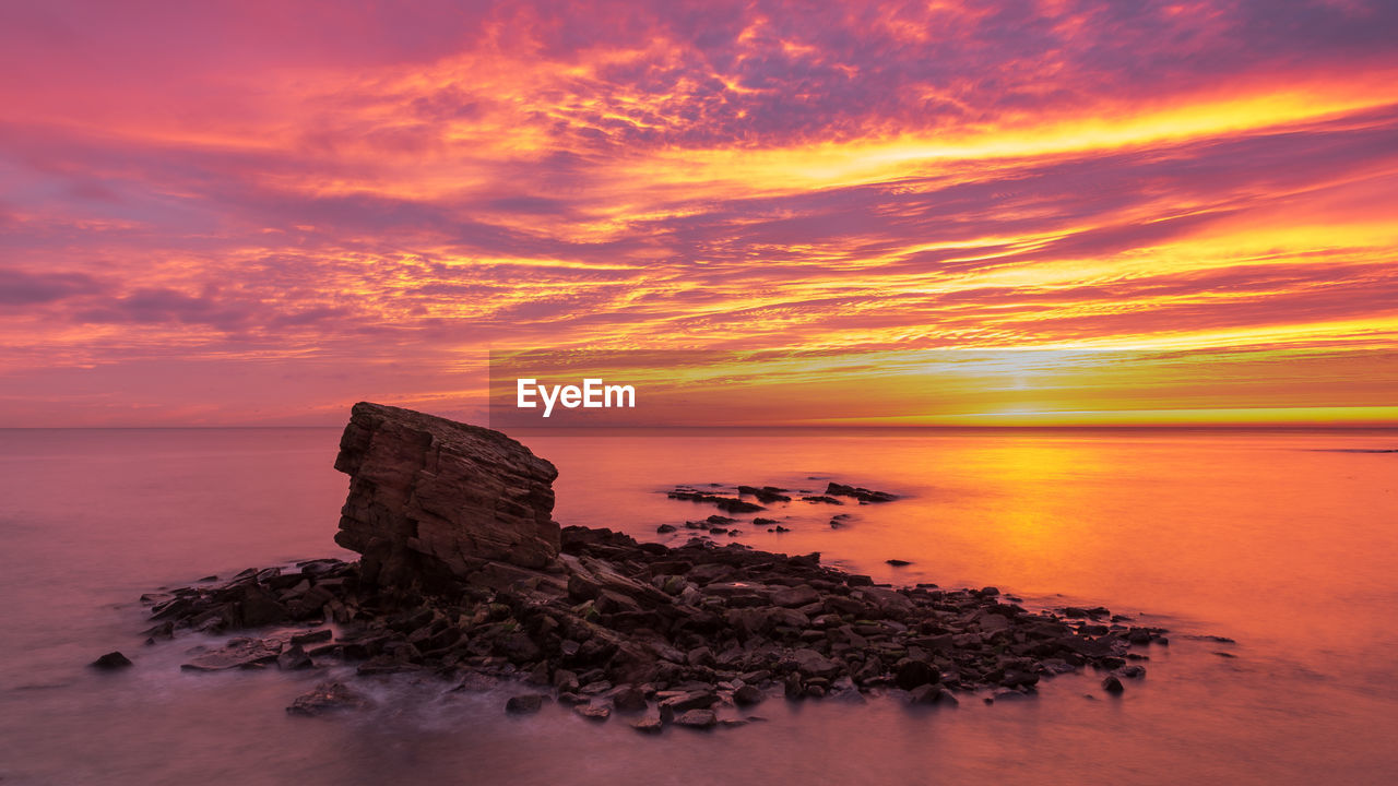 SCENIC VIEW OF SEA AGAINST ROMANTIC SKY